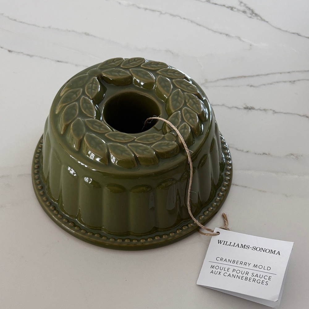 Williams Sonoma Olive Green Leaf Mold